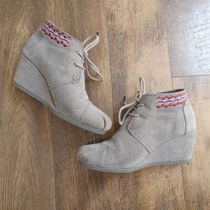 Toms Suede Aztec Wedge Bootie - Gray sz 7